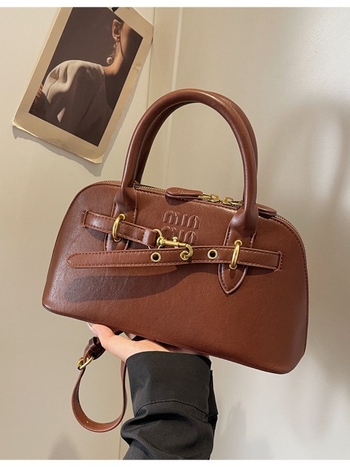 Premium ženska torba Boston, retro stil, dnevna torba za svakodnevnu upotrebu, nišni dizajn, može se nositi u ruci ili preko ramena.