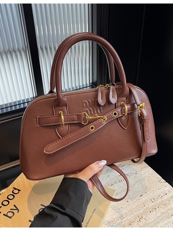 Premium ženska torba Boston, retro stil, dnevna torba za svakodnevnu upotrebu, nišni dizajn, može se nositi u ruci ili preko ramena.