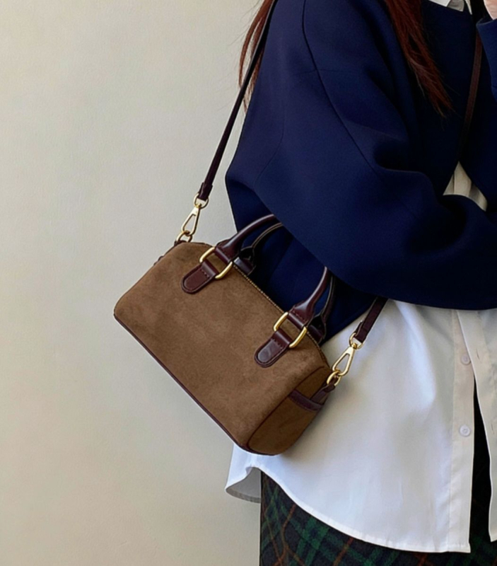 2026 korejski stil inspirirana retro velur torba, mala crossbody torba, Boston torba s jastučastim dizajnom u boji blokova