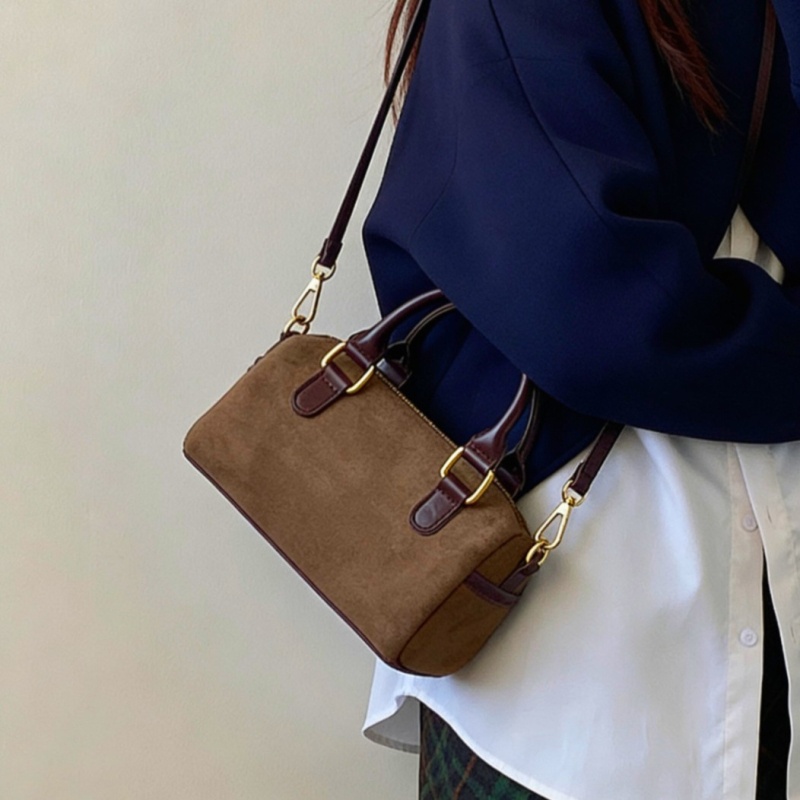 2026 korejski stil inspirirana retro velur torba, mala crossbody torba, Boston torba s jastučastim dizajnom u boji blokova