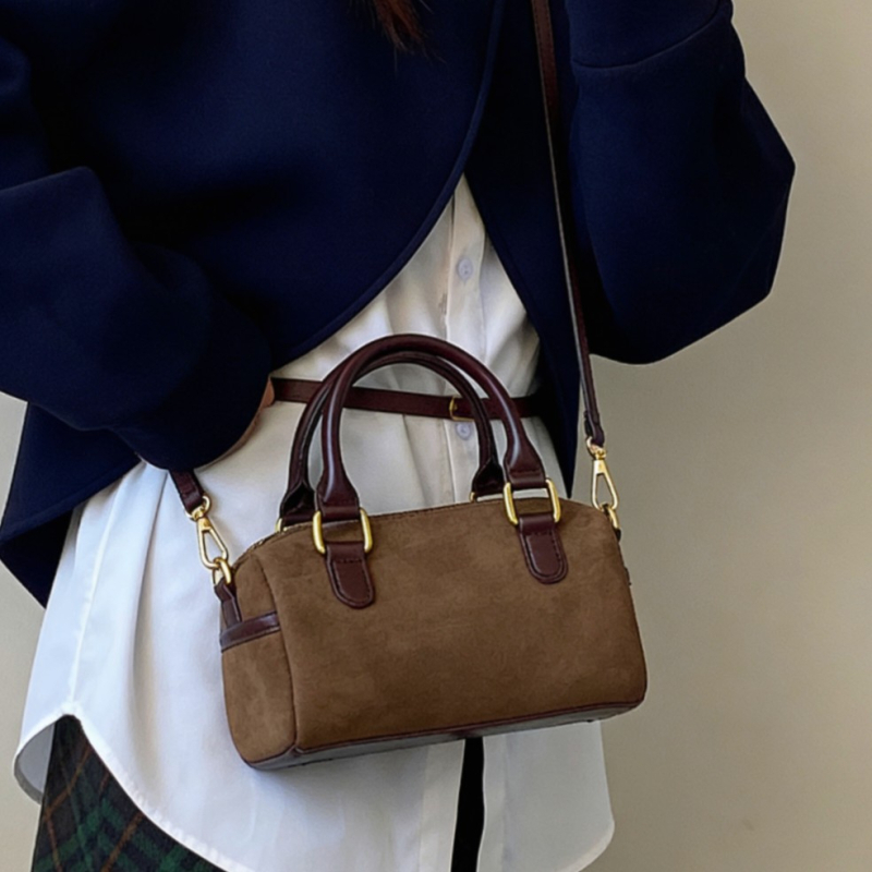 2026 korejski stil inspirirana retro velur torba, mala crossbody torba, Boston torba s jastučastim dizajnom u boji blokova