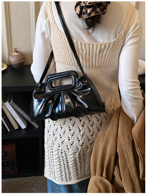 Ženska torba velikog kapaciteta s plisiranim dizajnom, 2026 moda, jednostavna crossbody torba za jesen-zimu