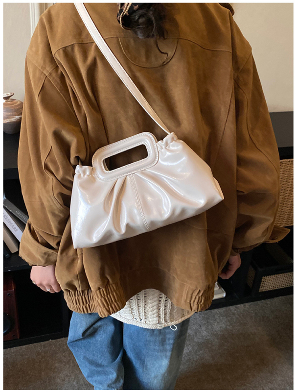 Ženska torba velikog kapaciteta s plisiranim dizajnom, 2026 moda, jednostavna crossbody torba za jesen-zimu
