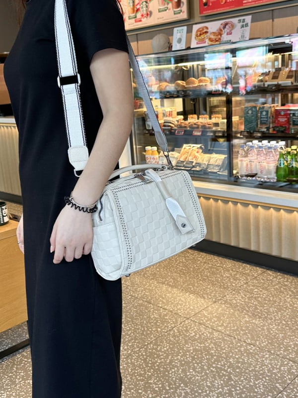 Ženska torbica s kariranom 2025 – elegantna crossbody torba, horizontalni Boston stil, minimalistička torba