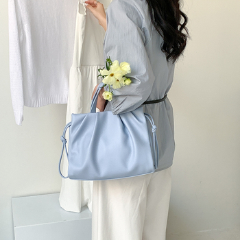 Torba u korejskom stilu, plisirana s motivom oblaka, velika zapremina, dnevna crossbody torba – ljeto 2025