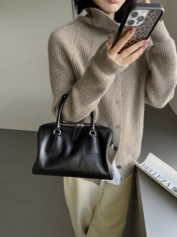 Ženska torba Boston u obliku jastuka od kože prvog sloja s biljnom obradom, novi model 2026, torba za rame/crossbody