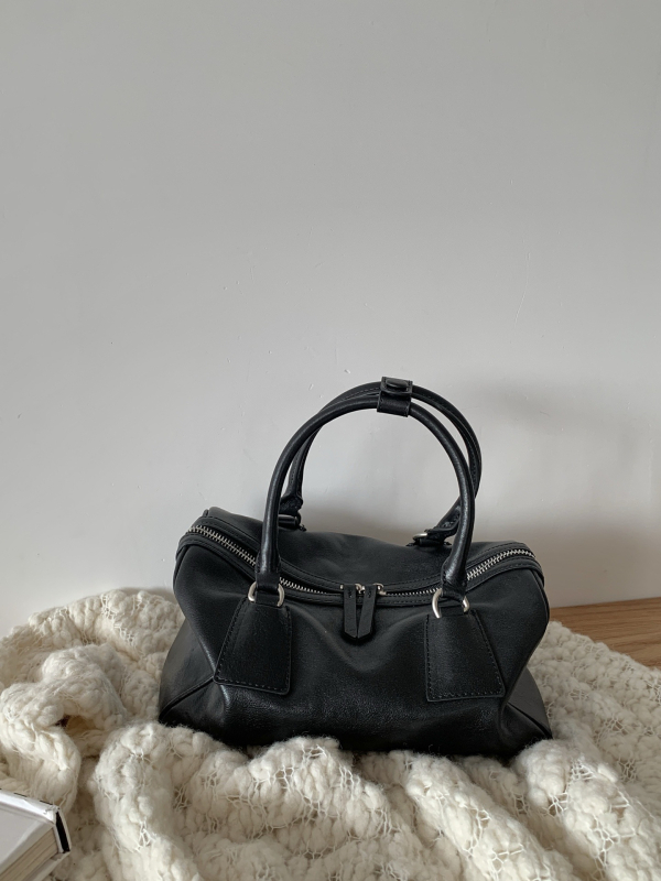 Ženska torba Boston u obliku jastuka od kože prvog sloja s biljnom obradom, novi model 2026, torba za rame/crossbody