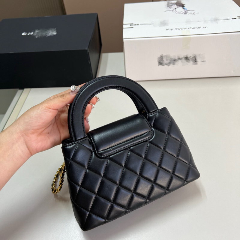 Ženska torbica s lancem preko ramena, prešivana kvadratnog uzorka, crossbody, model 2025