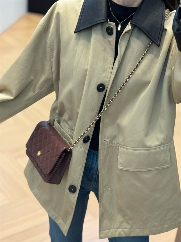 Chanel stil torba s kamelijom, od ovčje i teleće kože, dijamantno štepana, s lancem i preklopom, mala kvadratna crossbody torba