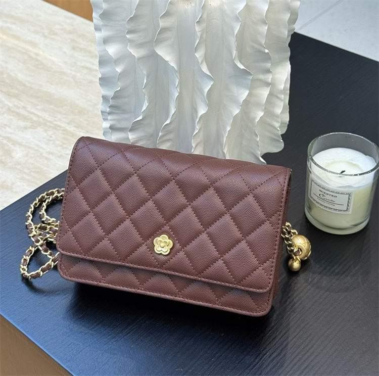 Chanel stil torba s kamelijom, od ovčje i teleće kože, dijamantno štepana, s lancem i preklopom, mala kvadratna crossbody torba