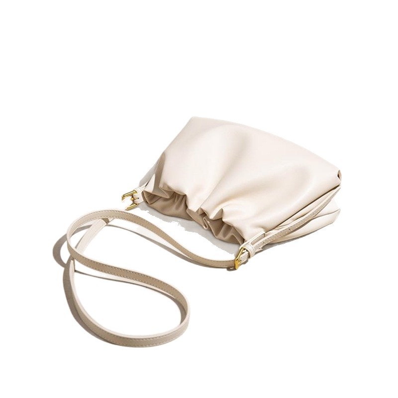 HD Ženska torbica od kože prvog sloja — Cloud Bag srednje veličine, crossbody torba, gradski minimalistički stil, magnetska kopča