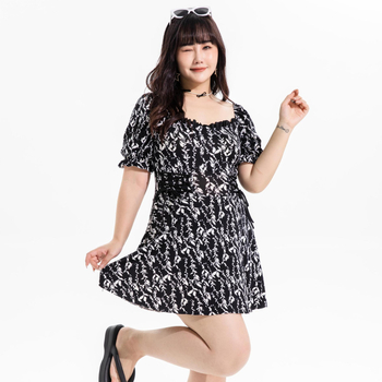 Plus-size jednopojasni kupaći kostim s cvjetnim uzorkom, retro stil, okrugli izrez, visok struk, plisirani detalji i balon rukavima