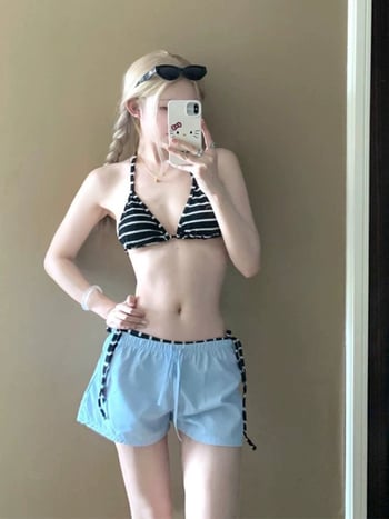 Prugasti dvodijelni bikini s opuštenim šorcima za žene
