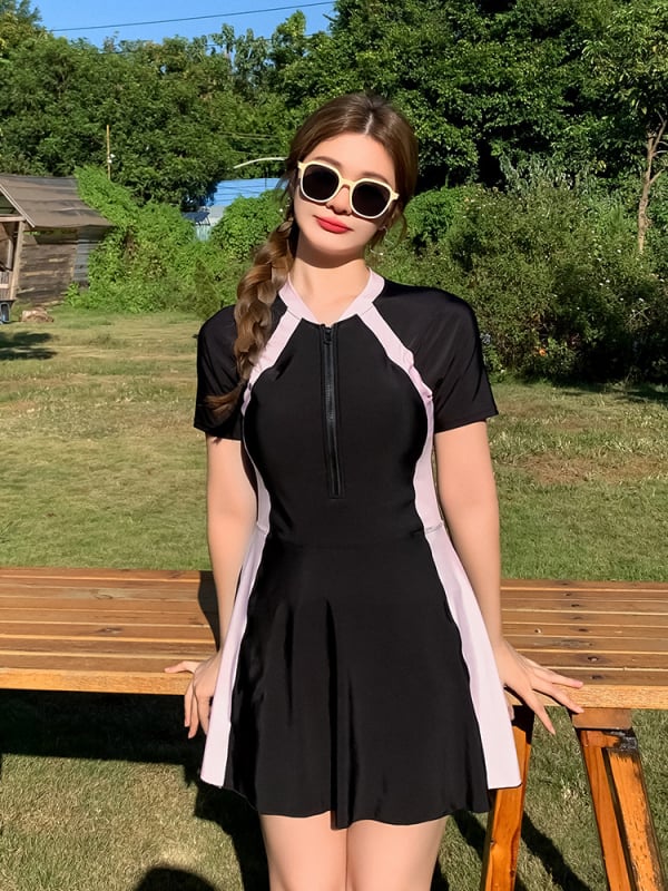 Plus-size ženski kupaći kostim s suknjicom, dvodijelni, s podstavljenim gornjim dijelom i pokrivenošću trbuha, konzervativan dizajn