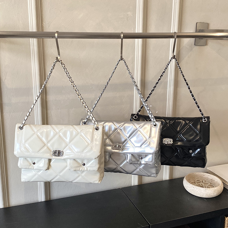 Torba za rameno od PU kože, veliko kapaciteta, sjajan rombo quilt uzorak, stilska i svestrana za žene