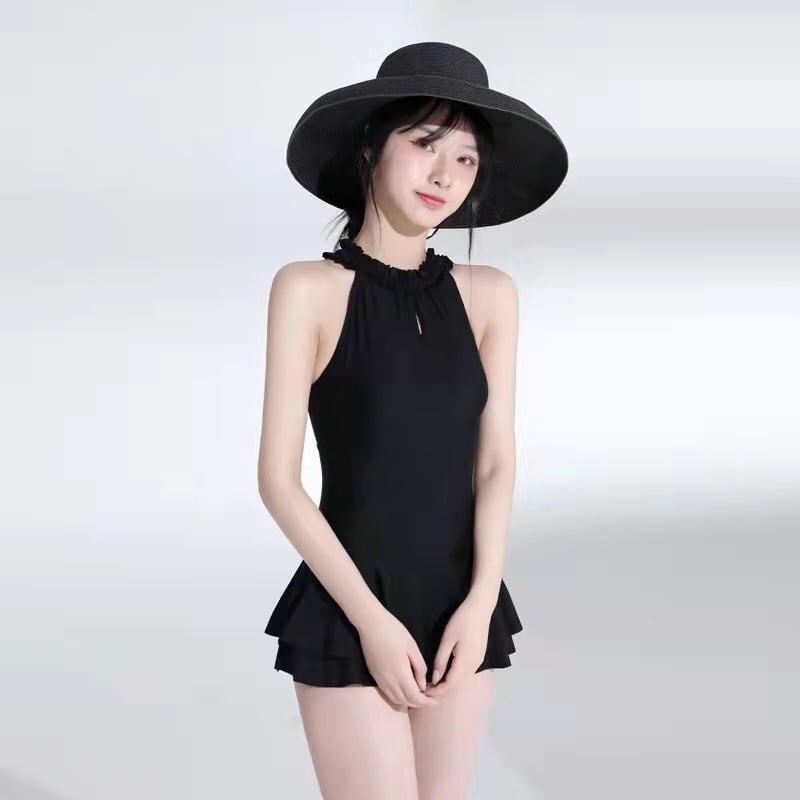 Crni kupaći kostim s suknjicom i otvorenim leđima za žene, inspiriran korejskim influencer stilom, seksi otvoreni leđa, skriva trbuh, vitak izgled