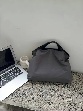 Korejskog stila premium najlon torba za rame s punjenjem od perja i prešivanjem koje izgleda kao oblaci, casual i svestrana za žene
