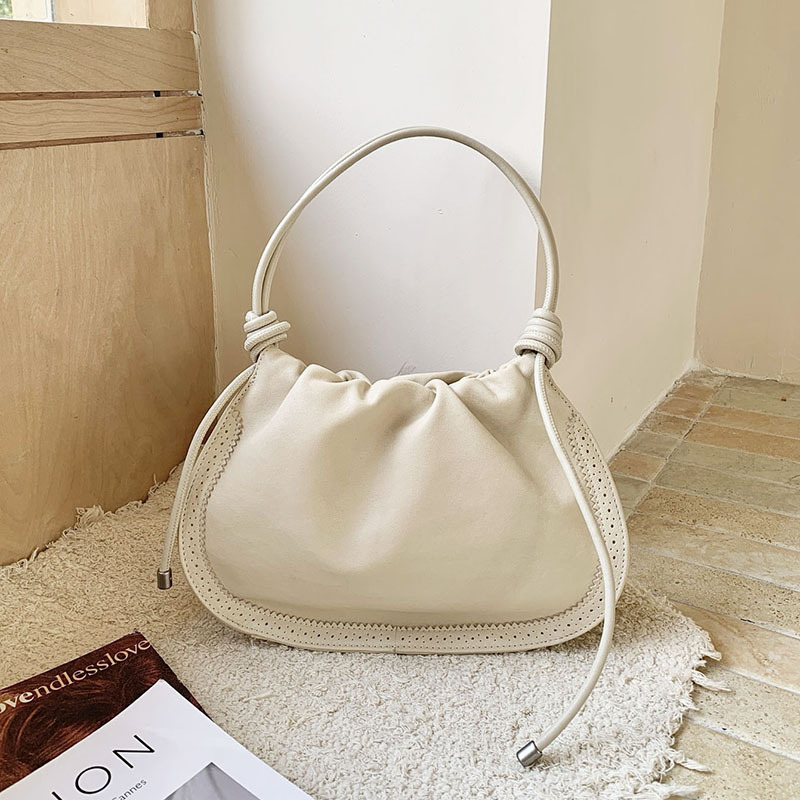 Ženska torbica od prave ovčje kože, oblik oblaka, s mogućnošću nošenja u ruci, na ramenu ili kao crossbody, plisirana traka, srednje veličine za svakodnevnu uporabu