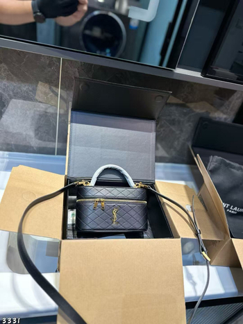 Nova luksuzna višebojna quiltirana torbica-box s lančanim kaišem, box oblik, model 2026, za rame ili preko tijela.