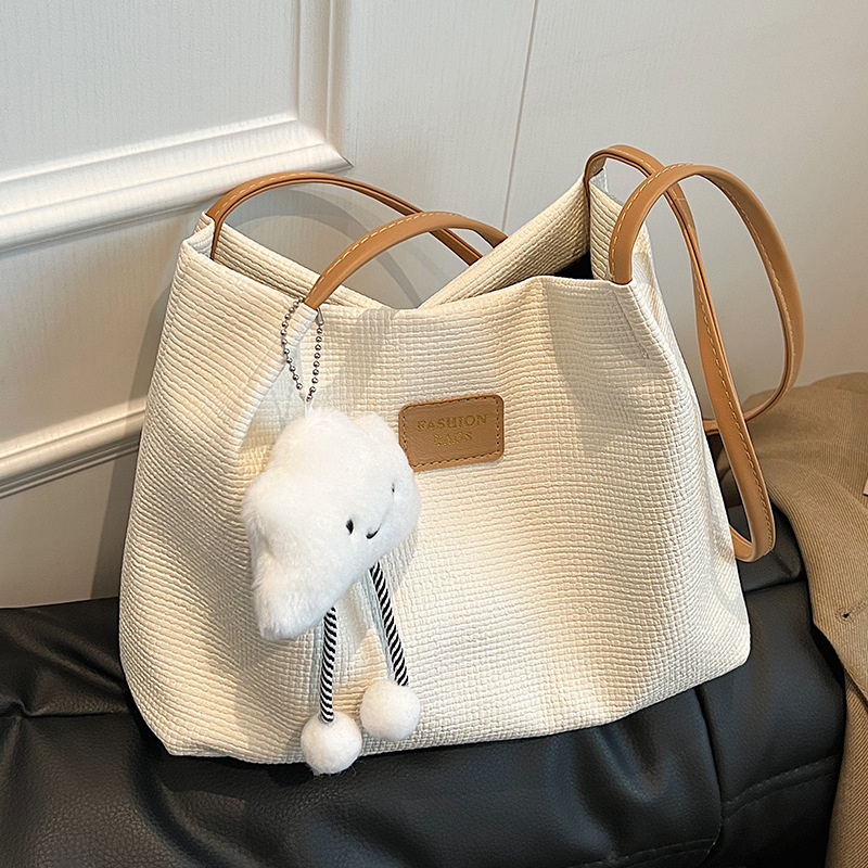 Ženska torba velikog kapaciteta, novi model jesen 2024, svestrana minimalistička torba za ramenu, bucket bag