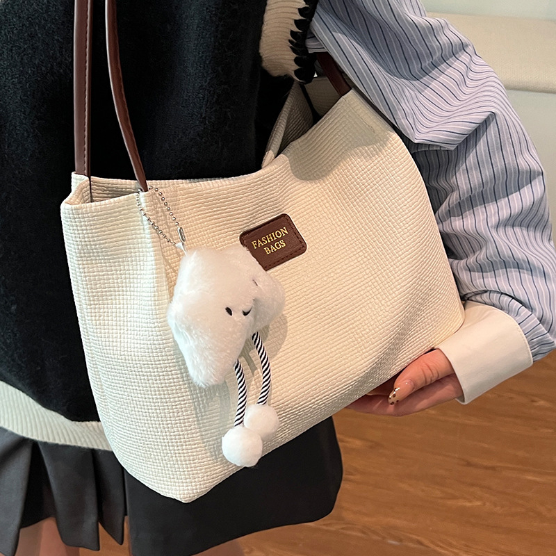 Ženska torba velikog kapaciteta, novi model jesen 2024, svestrana minimalistička torba za ramenu, bucket bag