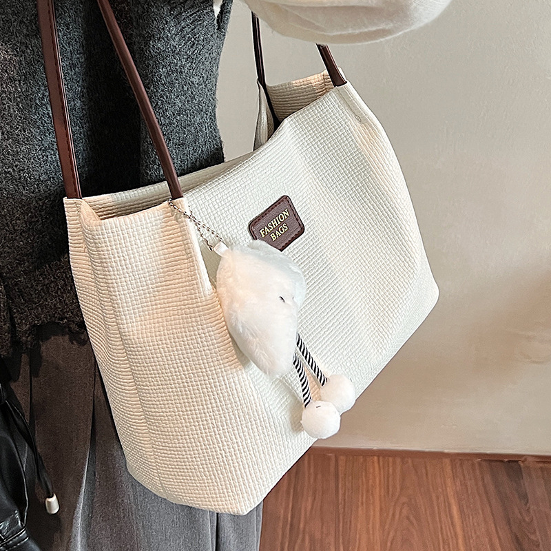 Ženska torba velikog kapaciteta, novi model jesen 2024, svestrana minimalistička torba za ramenu, bucket bag