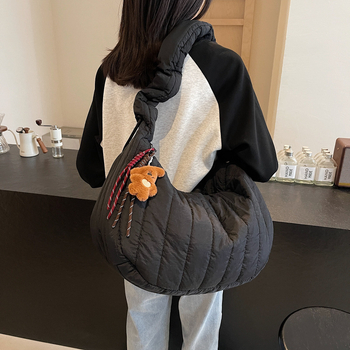 Torba preko ramena s plisiranom oblacnim oblikom, jesen-zima, prugasta quilt, Ruiyingzizhi, velika kapacita