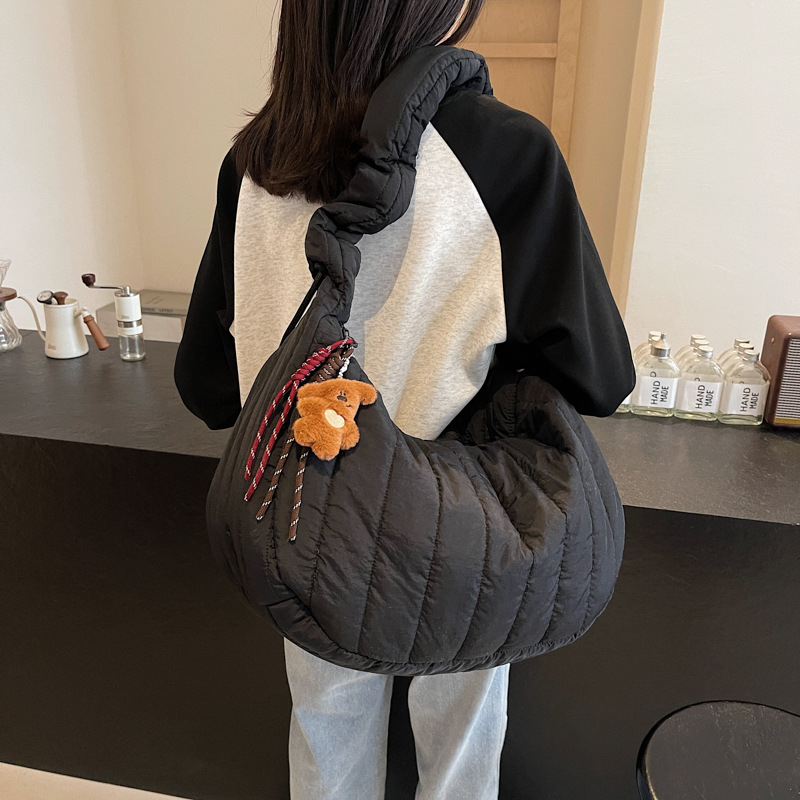 Torba preko ramena s plisiranom oblacnim oblikom, jesen-zima, prugasta quilt, Ruiyingzizhi, velika kapacita