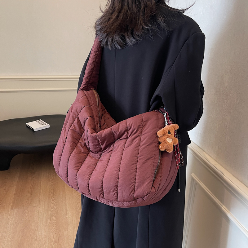 Torba preko ramena s plisiranom oblacnim oblikom, jesen-zima, prugasta quilt, Ruiyingzizhi, velika kapacita
