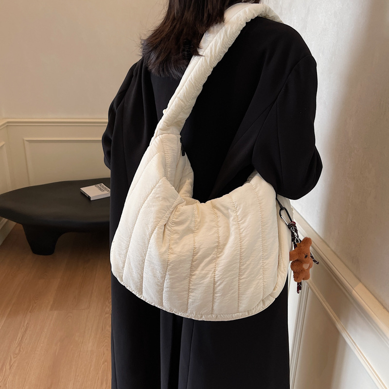 Torba preko ramena s plisiranom oblacnim oblikom, jesen-zima, prugasta quilt, Ruiyingzizhi, velika kapacita