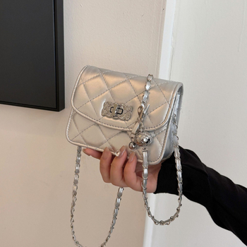 Ženska PU torba preko ramena, srednje veličine, kvadratnog oblika, prešivani dizajn s lančanim detaljem, gradski stil