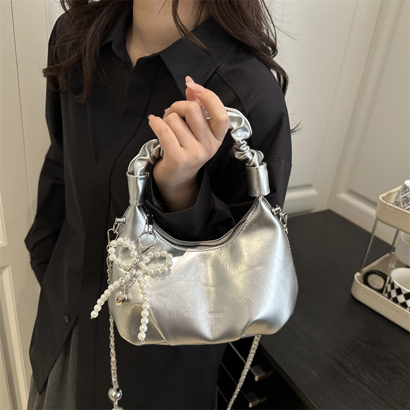 Ženska torbica u korejskom stilu od mekane kože s plisom, oblačnog oblika, preko ramena, 2025 novi model, elegantna