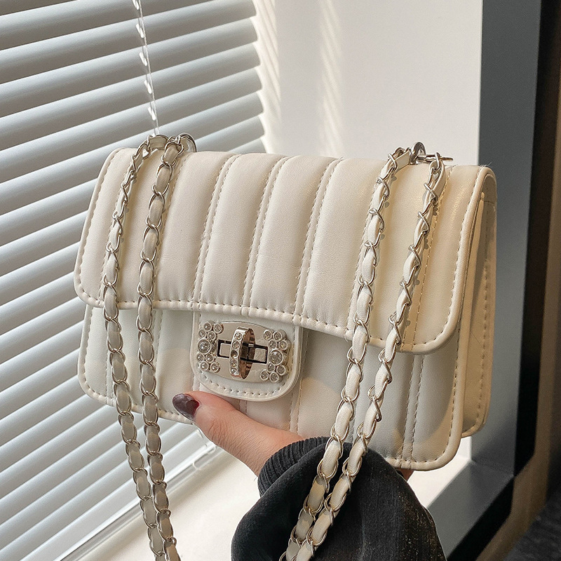 Ženska torbica od PU kože s dijamantnim šivanjem i lancem, mala kvadratna crossbody torba, ljeto 2025