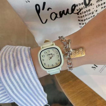 Női négyszögletes karóra Mori-stílusú retro minimalista quartz tinilányok számára