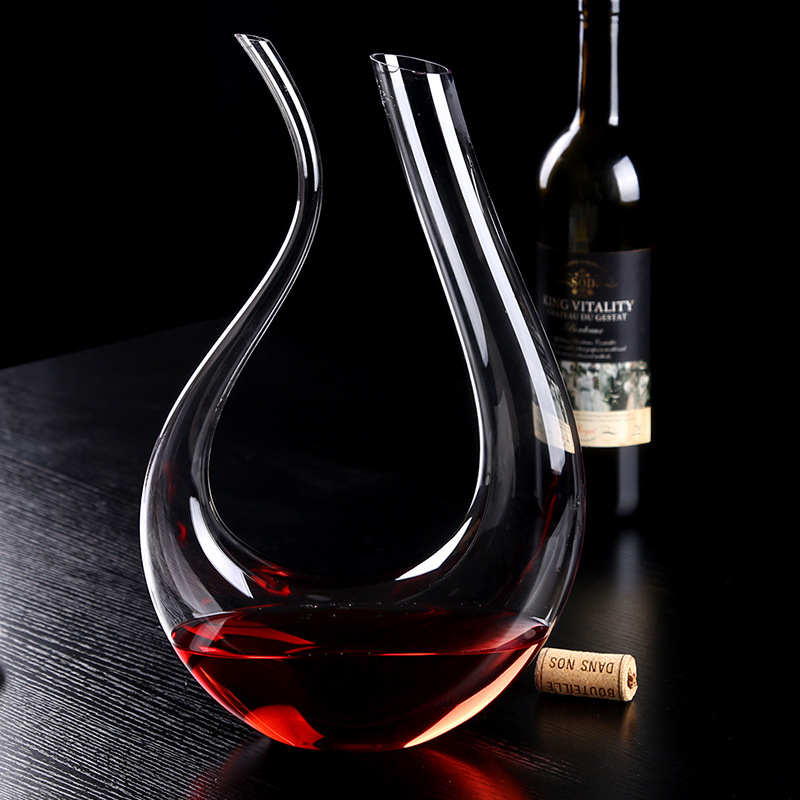 Decantor din cristal transparent pentru vin, cu mâner, gură înclinată, design în formă de U, 1500 ml