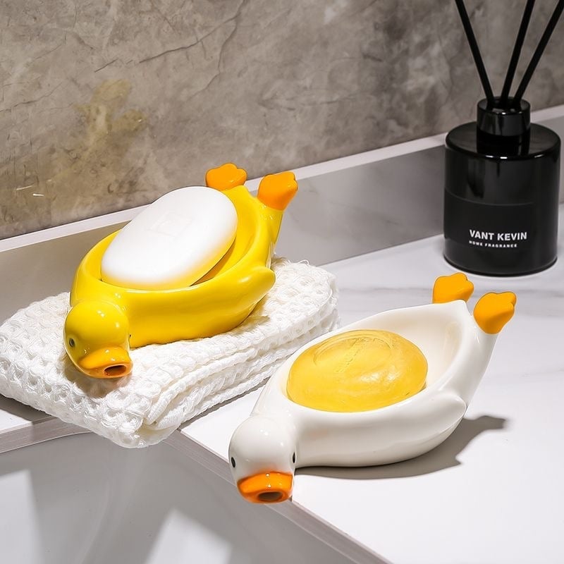 Sapunieră ceramică în formă de rață galbenă, cu drenaj, pentru baie