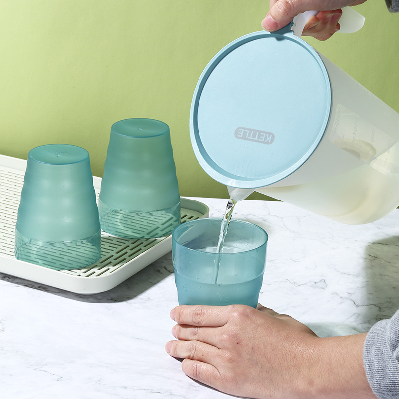 Set din plastic ceainic pentru apă rece și pahare, cu capacitate mare și scară de măsurare