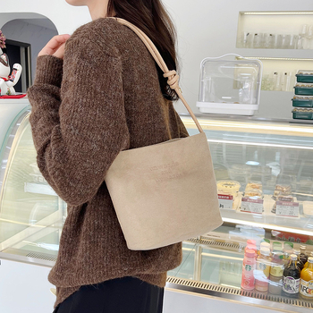Ženska retro velur bucket torbica za jesen-zimu, mala, preko ramena (crossbody)
