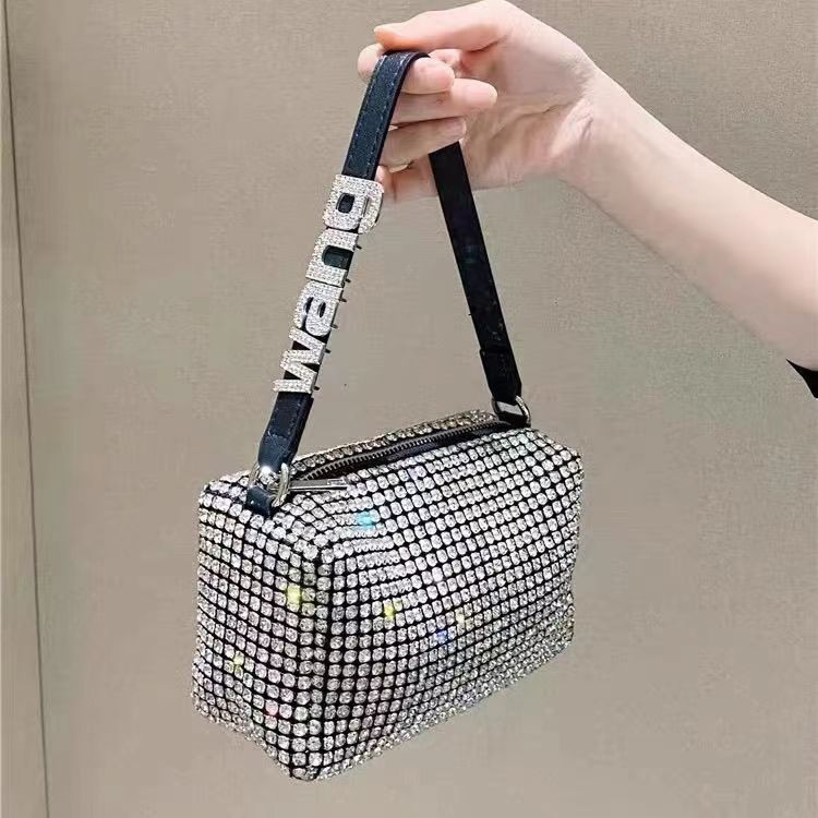 Torba sa kristalima, dojam luksuza, model 2023, ručna i s lancem za rame, potpuno ukrašena kristalima, večernja clutch torba, može se nositi i kao crossbody