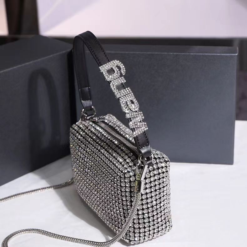 Torba sa kristalima, dojam luksuza, model 2023, ručna i s lancem za rame, potpuno ukrašena kristalima, večernja clutch torba, može se nositi i kao crossbody