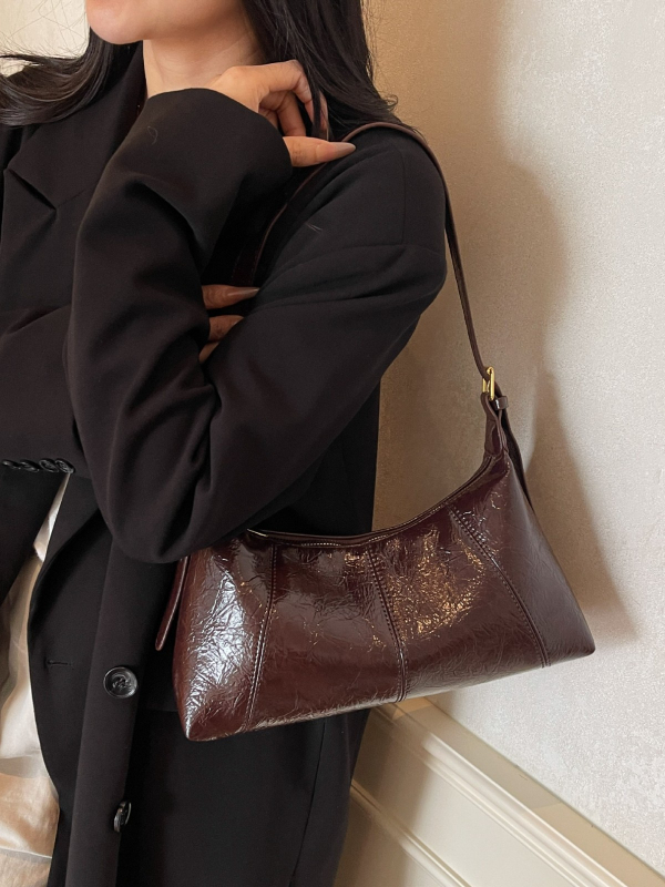 Ženska crossbody torba baguette stila, teksturirana PU, gradski minimalistički dizajn, s džepom na zip, za svakodnevnu upotrebu