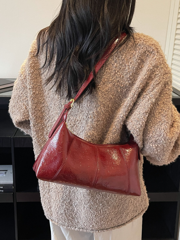 Ženska crossbody torba baguette stila, teksturirana PU, gradski minimalistički dizajn, s džepom na zip, za svakodnevnu upotrebu