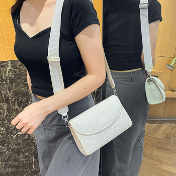 Ženska crossbody torba u boji White Tea, mala kvadratna torba, gradski stil