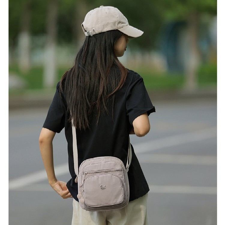 2025 nova ultra‑lagana ženska crossbody torbica od najlona, vodootporna, stilna, minimalistička i svestrana