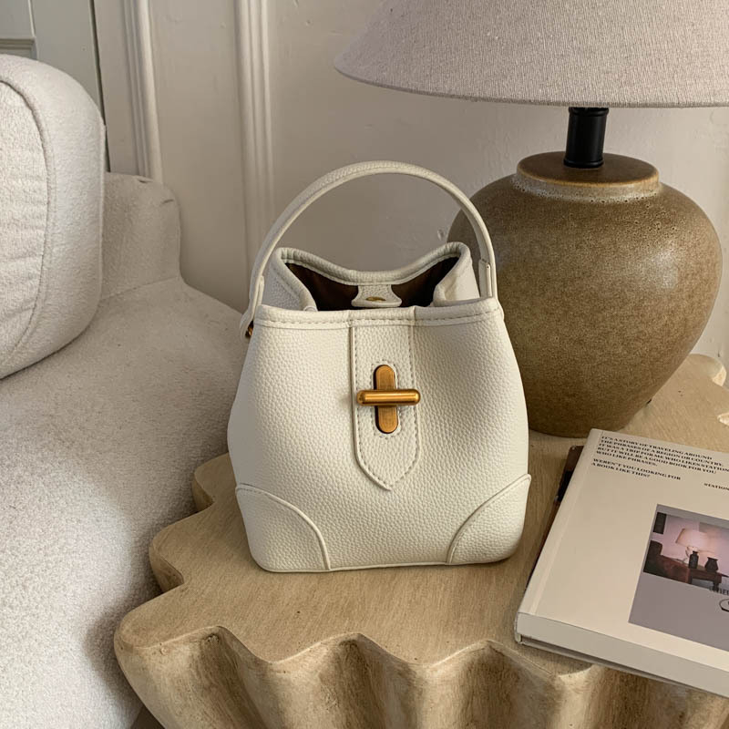 PU bucket torba 2026 proljeće, crossbody, ramena i ručka, gradski minimalistički stil, srednja veličina