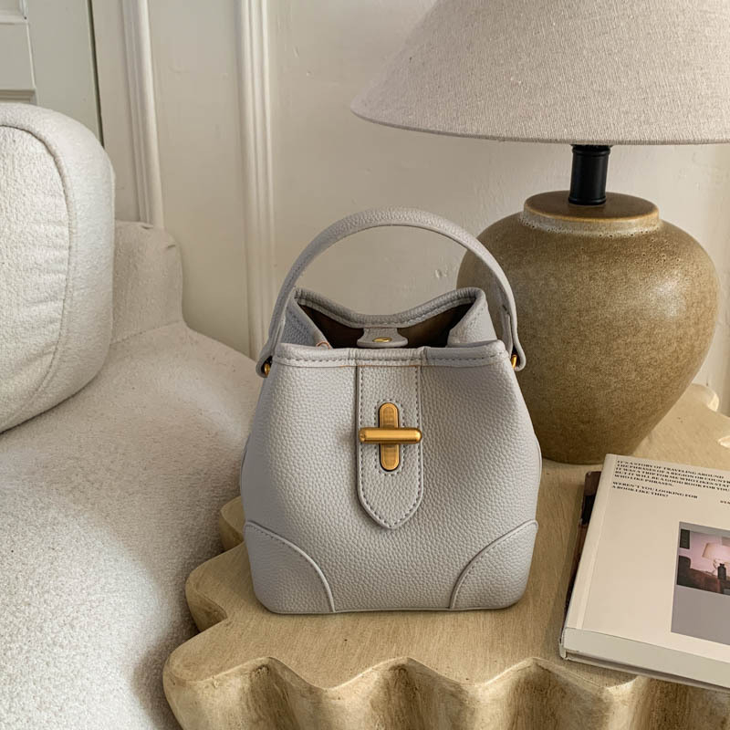 PU bucket torba 2026 proljeće, crossbody, ramena i ručka, gradski minimalistički stil, srednja veličina