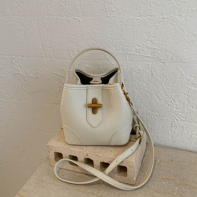PU bucket torba 2026 proljeće, crossbody, ramena i ručka, gradski minimalistički stil, srednja veličina