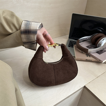 Ženska crossbody torba u retro stilu, pliš tekstura, jednobojna, mala veličina, za jesen i zimu