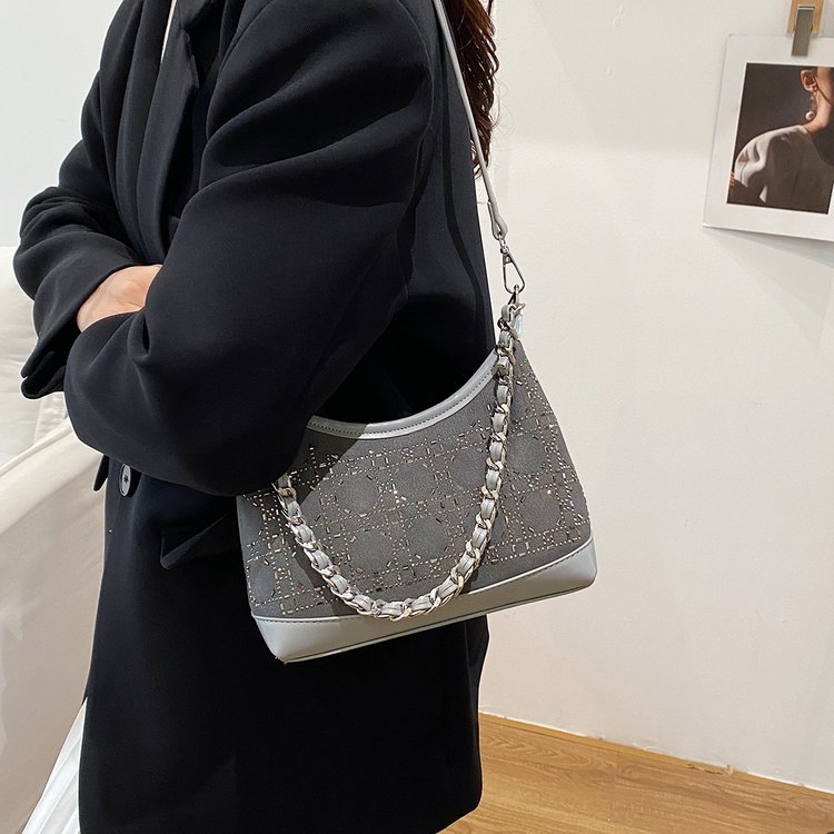 Ženska torbica s kaišem od lanca, lagani luksuz, moderan stil, pogodna za svakodnevno nošenje i putovanja, crossbody, srednja veličina, horizontalni kvadratni oblik