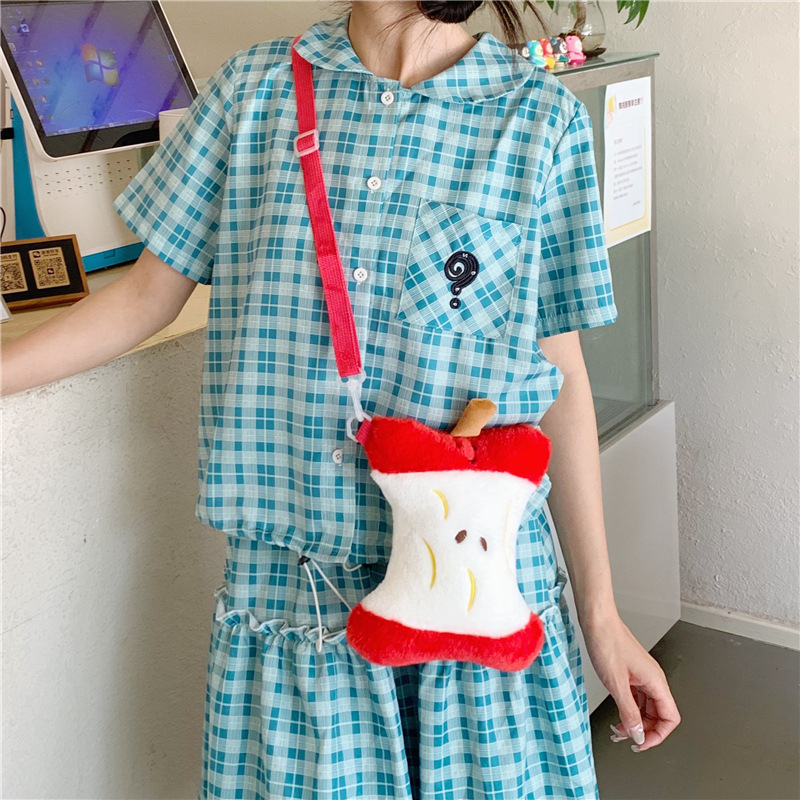 2025 pliš torbica u obliku jabuke, mala ženska torba, crossbody torba sa zatvaračem
